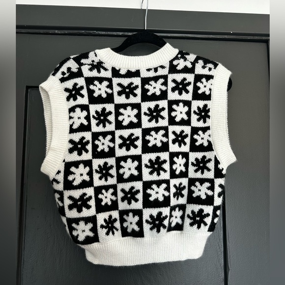 Lisa Says Gah daisy checkered sweater vest - M/L - Picture 4 of 4